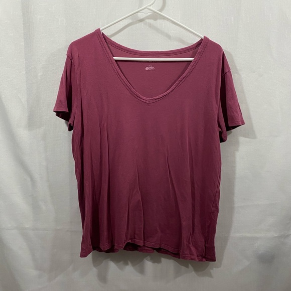 American Eagle Outfitters Tops - American eagle maroon T-shirt